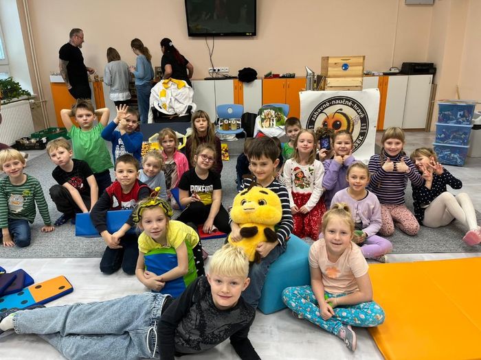 Beseda se včelařem a výroba svíček